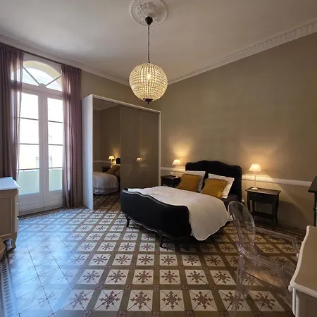 élégance Sur La Place Arago, Vue Exceptionnelle Perpignano